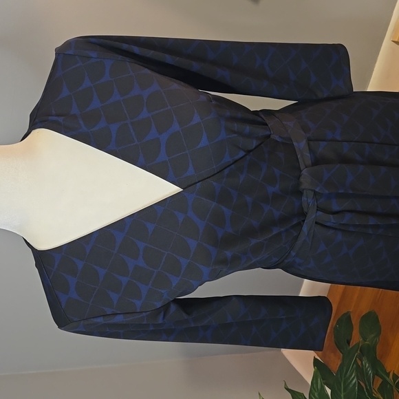 Ann Taylor Black & Blue Geometric Print Stretchy Long Sleeve Wrap Dress Size 0 - Picture 4 of 11